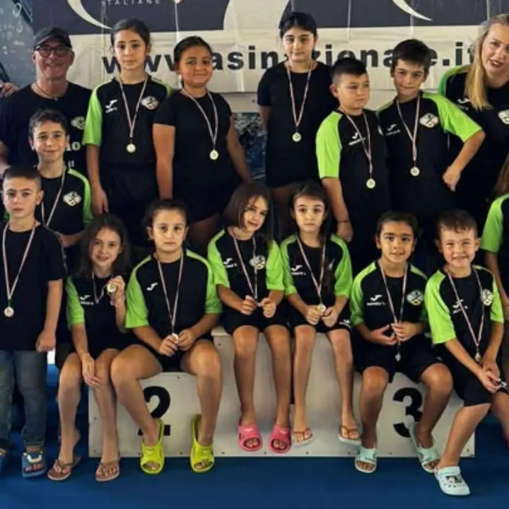 Penta Vibo nuoto, trionfo al Memorial Furfaro di Lamezia: 23 medaglie e podio più alto all’esordio stagionale