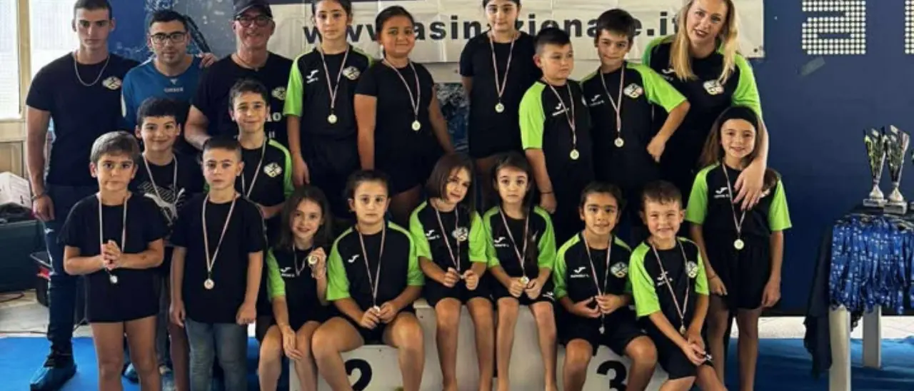 Penta Vibo nuoto, trionfo al Memorial Furfaro di Lamezia: 23 medaglie e podio più alto all’esordio stagionale