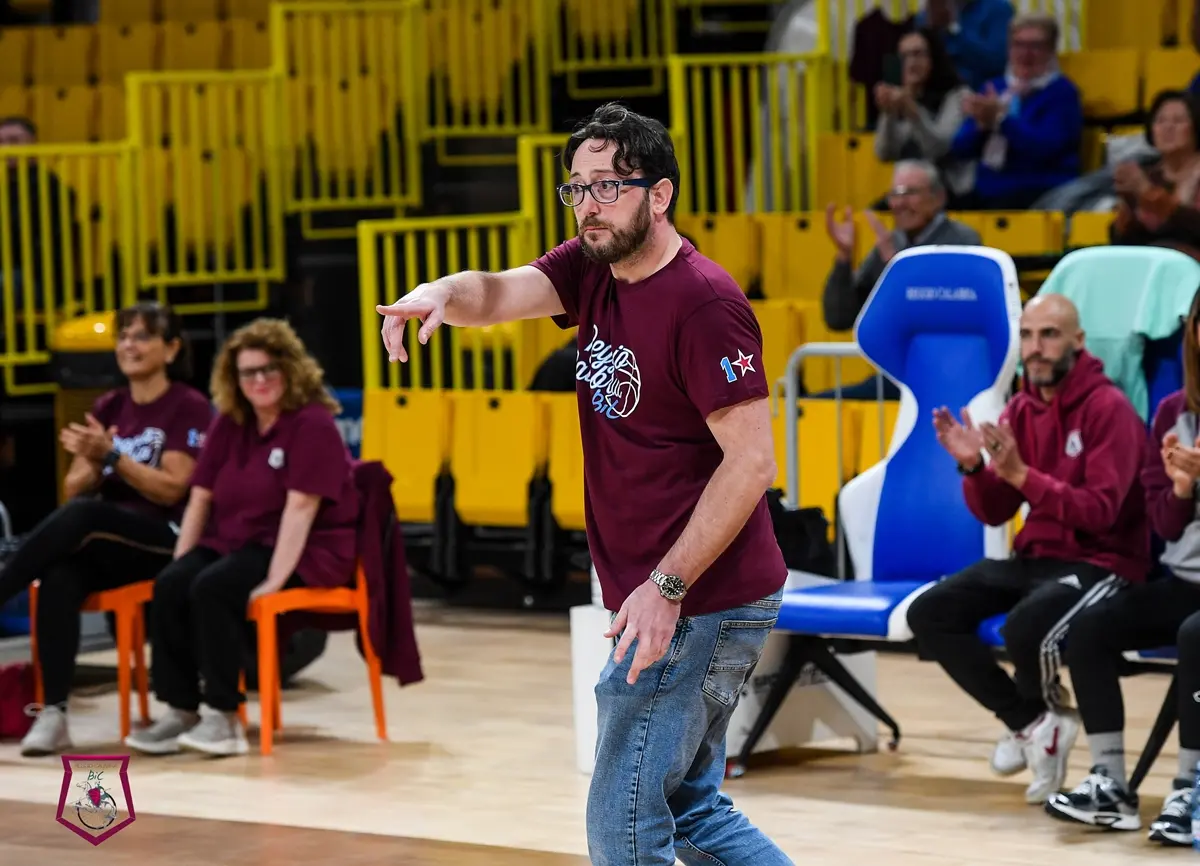 Reggio Bic brillante per due quarti, poi il blackout: il coach analizza la sconfitta contro Sassari\n