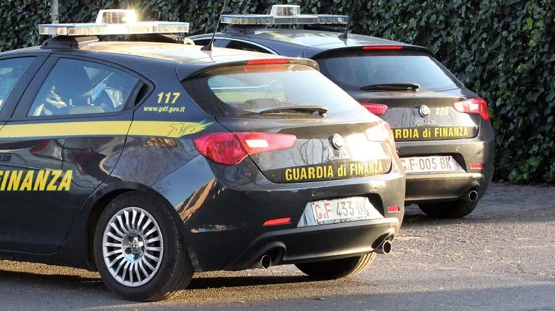 Lamezia, avrebbe trattenuto soldi dell’assicurazione spettanti a una vedova e alle figlie: giudizio immediato per un avvocato