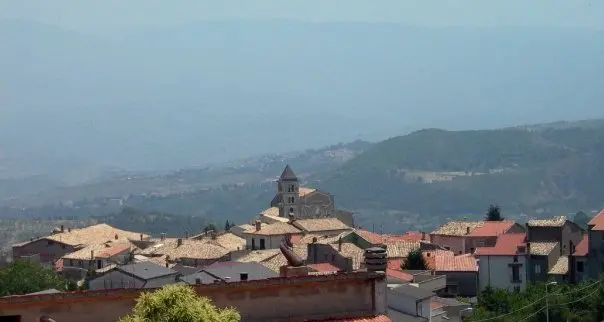 Tre giorni per l’Infanzia e l’Adolescenza: nasce a Cerisano “Diritti in cammino”, il paese diventa una comunità educante