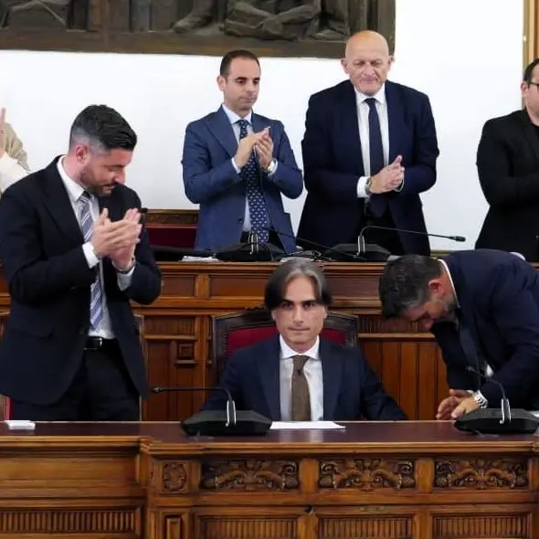 Il congedo amaro del sindaco dal Consiglio comunale: «Pensavo questo giorno non sarebbe mai arrivato, per me è stato un grande onore»\n
