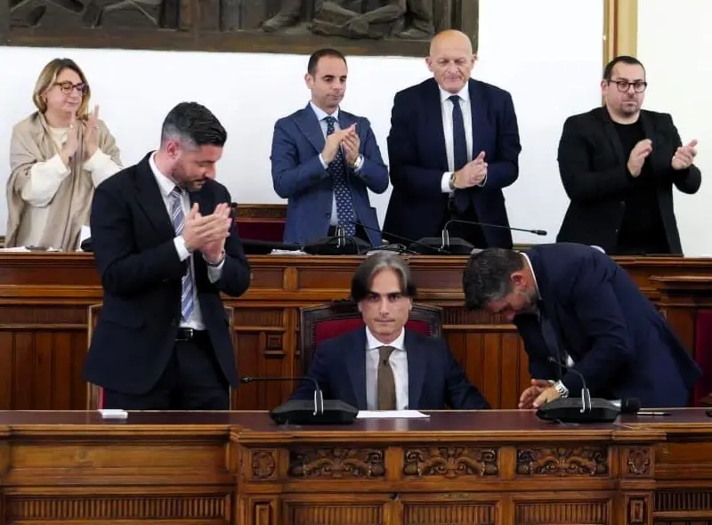 Il congedo amaro del sindaco dal Consiglio comunale: «Pensavo questo giorno non sarebbe mai arrivato, per me è stato un grande onore»\n