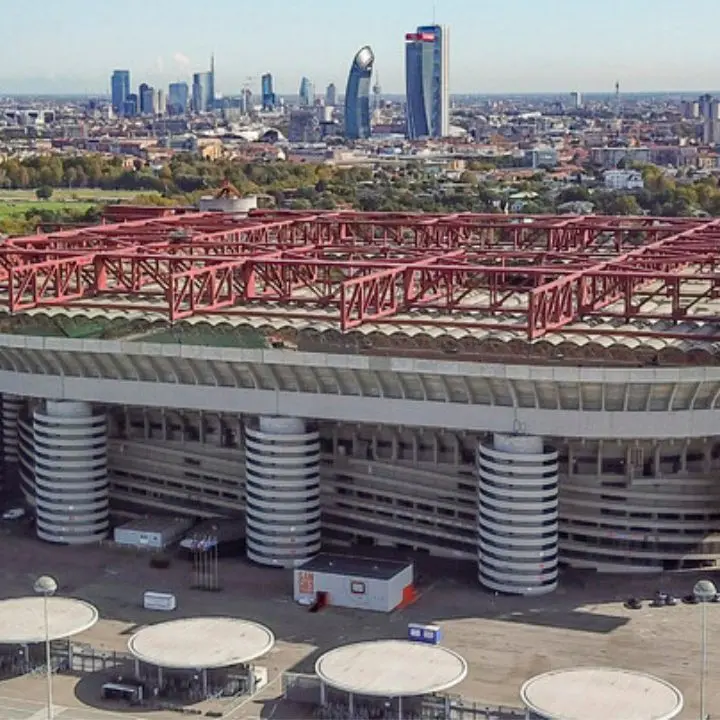 Milano, molesta una tifosa norvegese nei bagni di San Siro durante Italia-Norvegia: denunciato un addetto alle pulizie