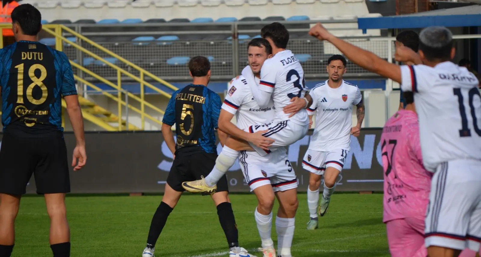 Il Cosenza abbatte il tabù del sabato: a Latina arriva la vittoria che mancava da mesi\n\n\n