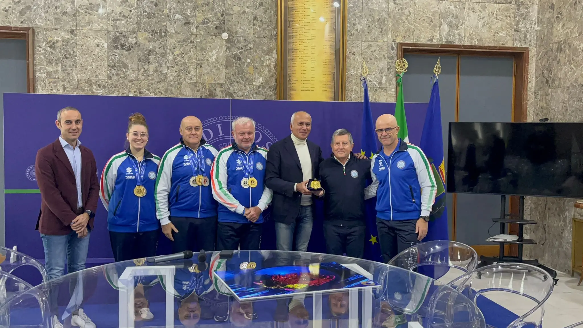 Sigillo d’Oro della Città di Cosenza a Mario Genovesi,\u00A0responsabile nazionale della Fotografia Subacquea\n