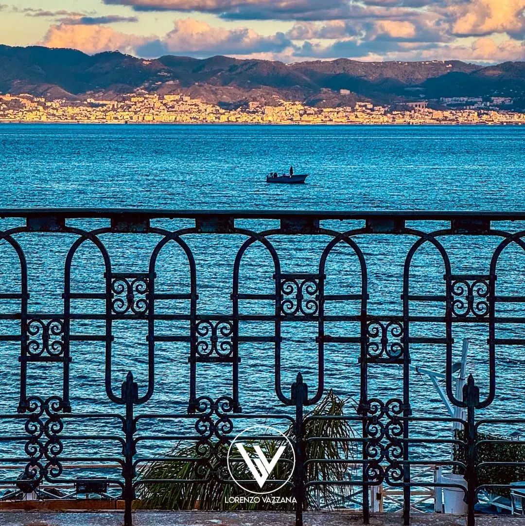 La ringhiera dei ritorni e il respiro del mare