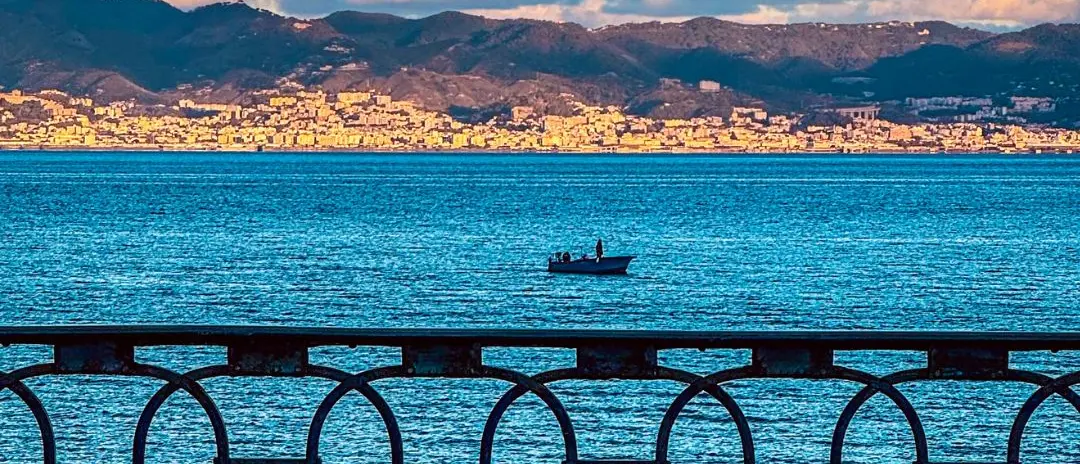 La ringhiera dei ritorni e il respiro del mare