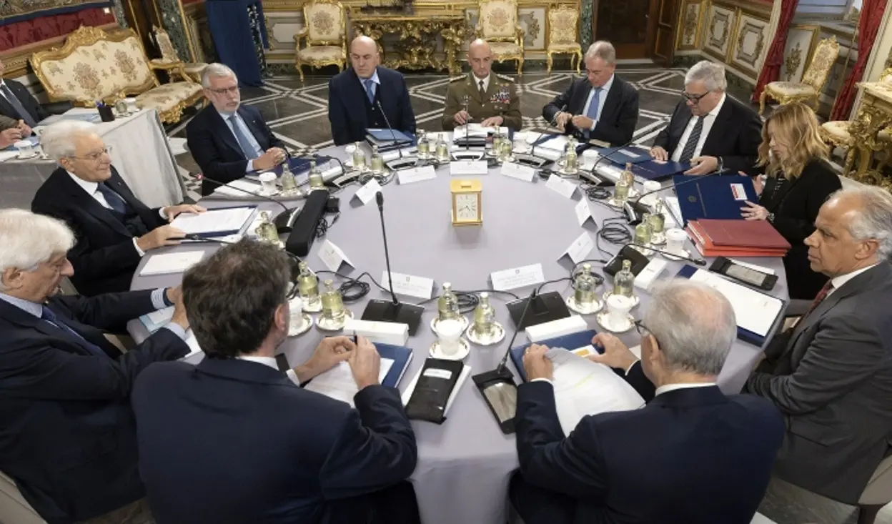 Guerra in Ucraina, il Consiglio supremo di difesa: «Pieno sostegno a Kiev. Nuovi aiuti militari»