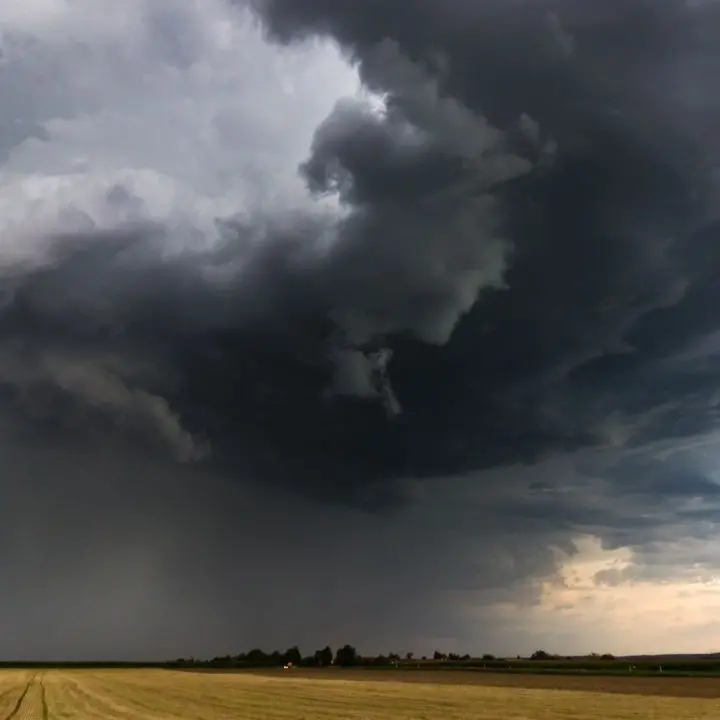 Ondata di maltempo in arrivo sulla Calabria con temporali e calo delle temperature: le previsioni\n