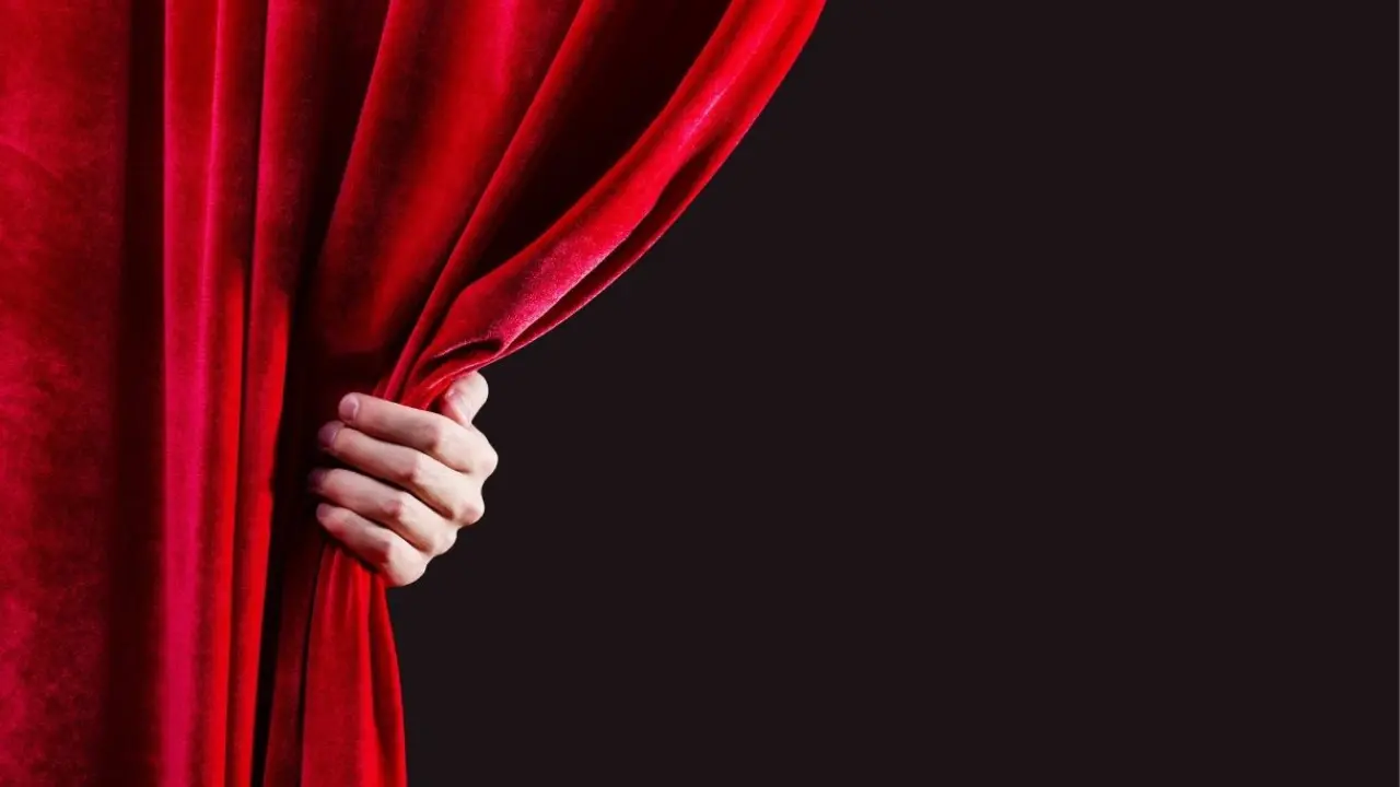 Vibo, sei classi del polo didattico Gagliardi a teatro per La Divina Commedia: la lezione va in scena\n