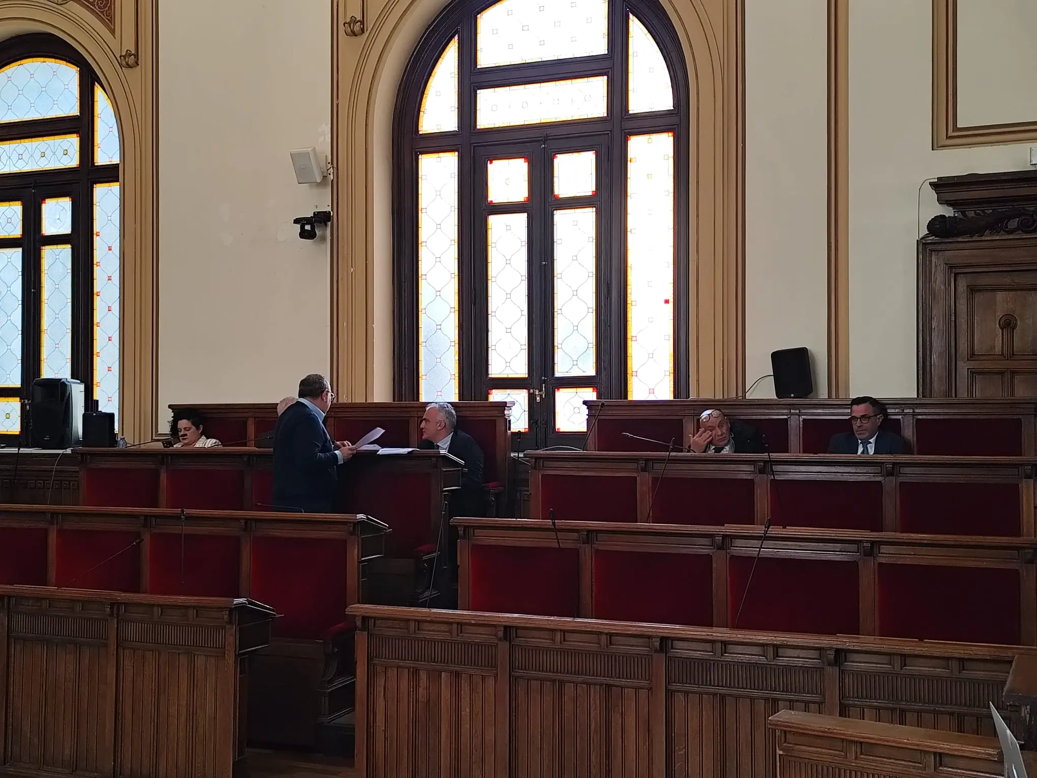 Falcomatà resiste, il Pd mostra il volto cattivo, e il centrodestra chiede un atto di coraggio che non ha mai avuto\n