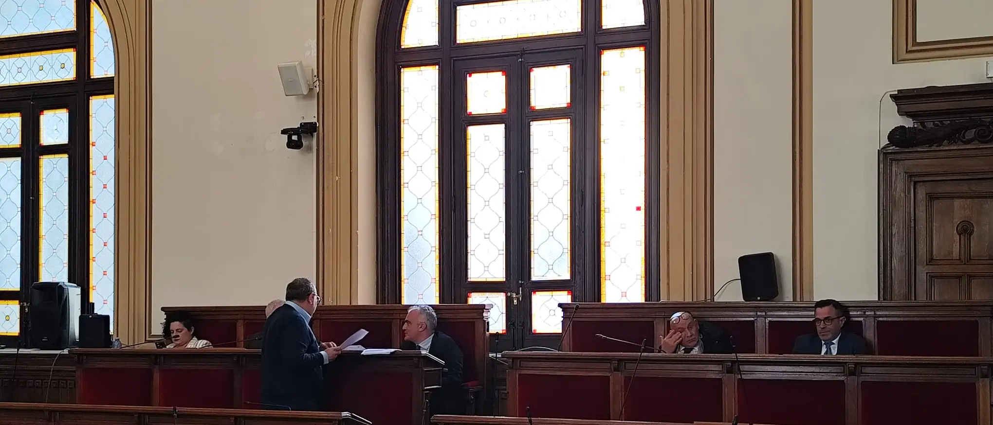 Falcomatà resiste, il Pd mostra il volto cattivo, e il centrodestra chiede un atto di coraggio che non ha mai avuto\n