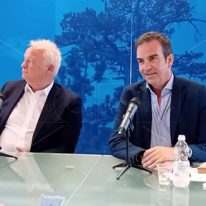 Ryanair: «Con i nuovi hangar a Lamezia fino a 300 nuovi posti di lavoro». Occhiuto: «In Calabria vogliamo replicare il modello di Bergamo»\n