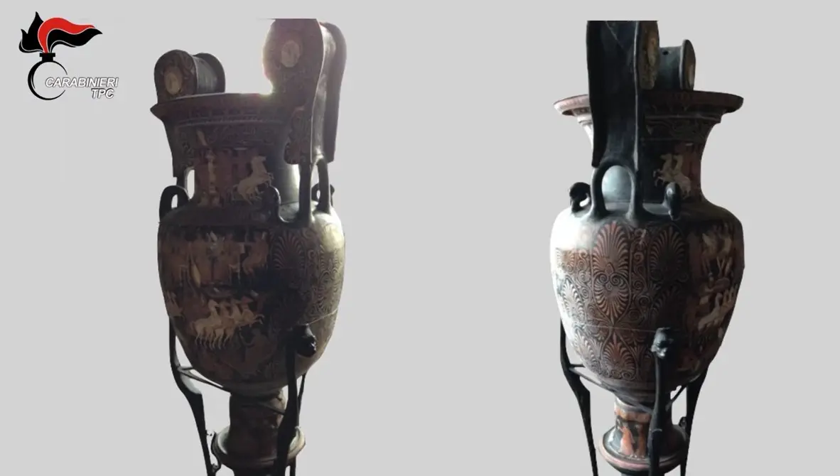 Reperti provenienti da scavi clandestini ritrovati a Venezia e Torino: saranno esposti al Museo di Vibo Valentia