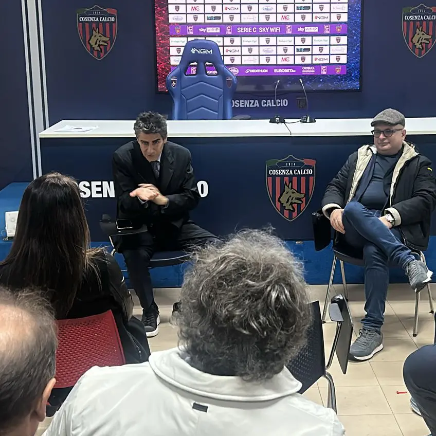 Cosenza, il dg Gualtieri: «Ricucire il rapporto tra istituzioni, tifosi e club. A gennaio non ci tireremo indietro»