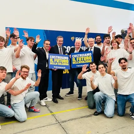 Ryanair: «Con i nuovi hangar a Lamezia fino a 300 nuovi posti di lavoro». Occhiuto: «In Calabria vogliamo replicare il modello di Bergamo»\n