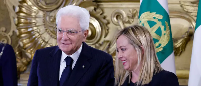 FdI attacca il Colle: «Consiglieri contro Meloni? Smentiscano». Immediata la\u00A0replica: «Sconfina nel ridicolo»