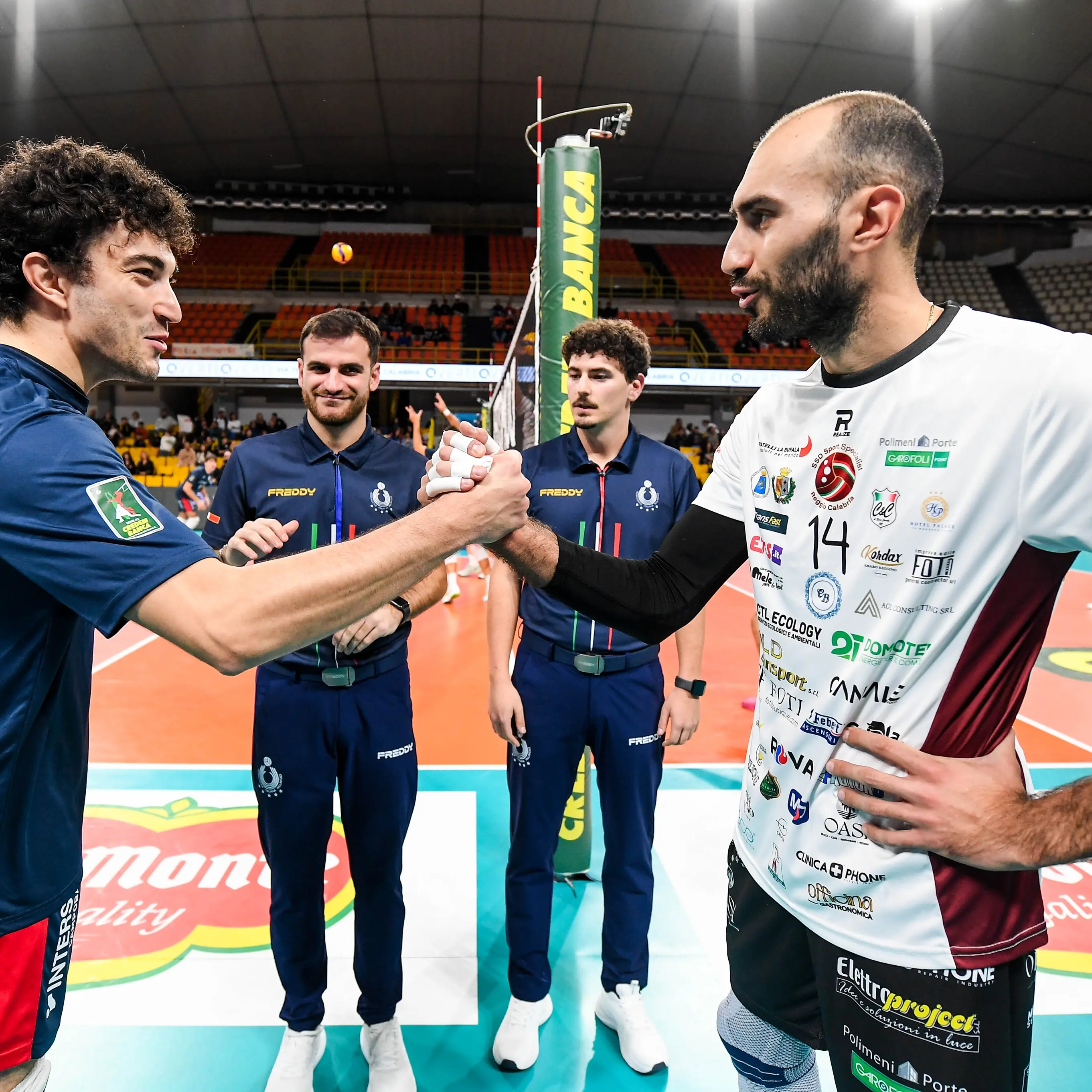 Domotek travolgente al PalaCalafiore: 3-0 al Campobasso e pubblico in festa. Il capitano Laganà: «Vittoria che ci voleva, gruppo vero e un settimo uomo straordinario sugli spalti»\n