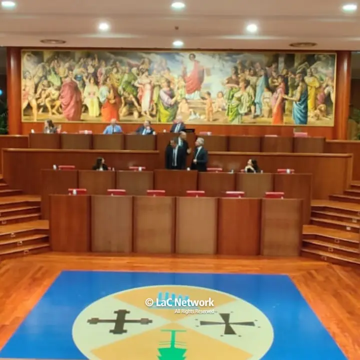 Per la maggioranza di centrodestra la Calabria ha una sola emergenza: più poltrone per tutti (e i cittadini pagano...)\n