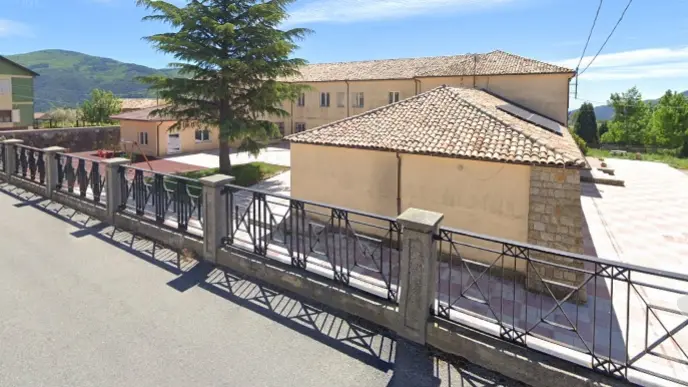 <p>L'istituto comprensivo di Fabrizia</p>\\n