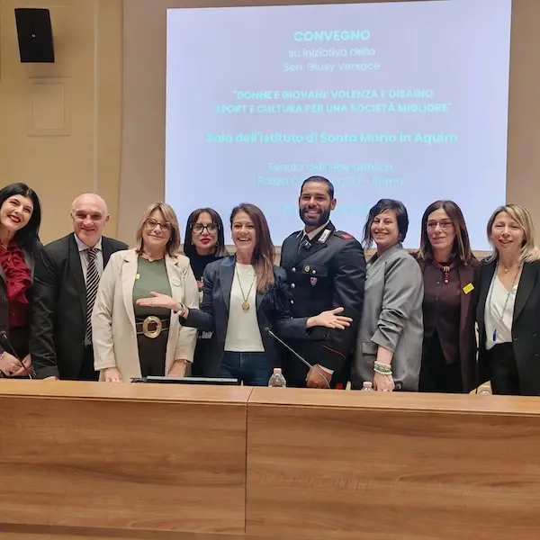 Giusy Versace porta in Senato il tema di violenza e disagio: «Arte, sport e cultura strumenti decisivi per i giovani»\n