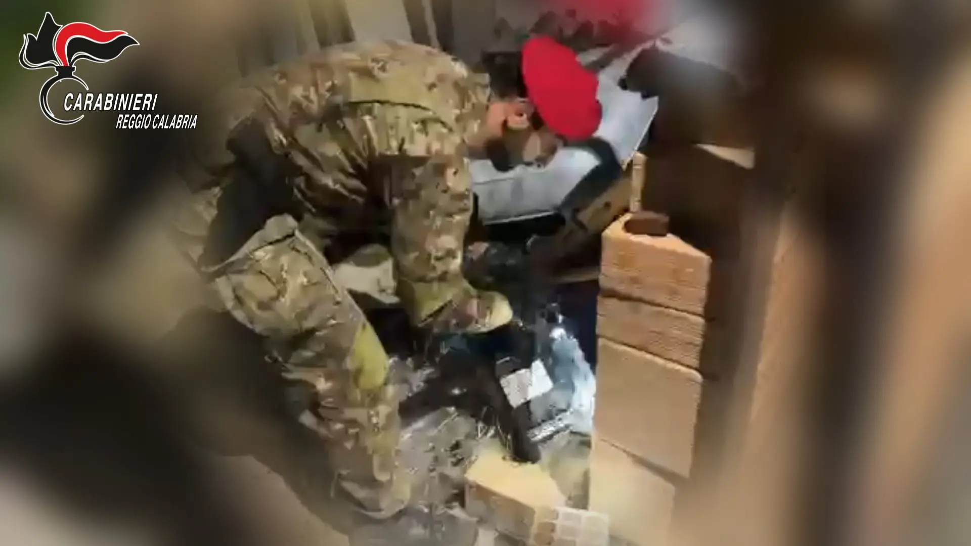 Il fiuto del cane “Manco” guida i Carabinieri al sequestro di oltre 1,7 kg di droga\n