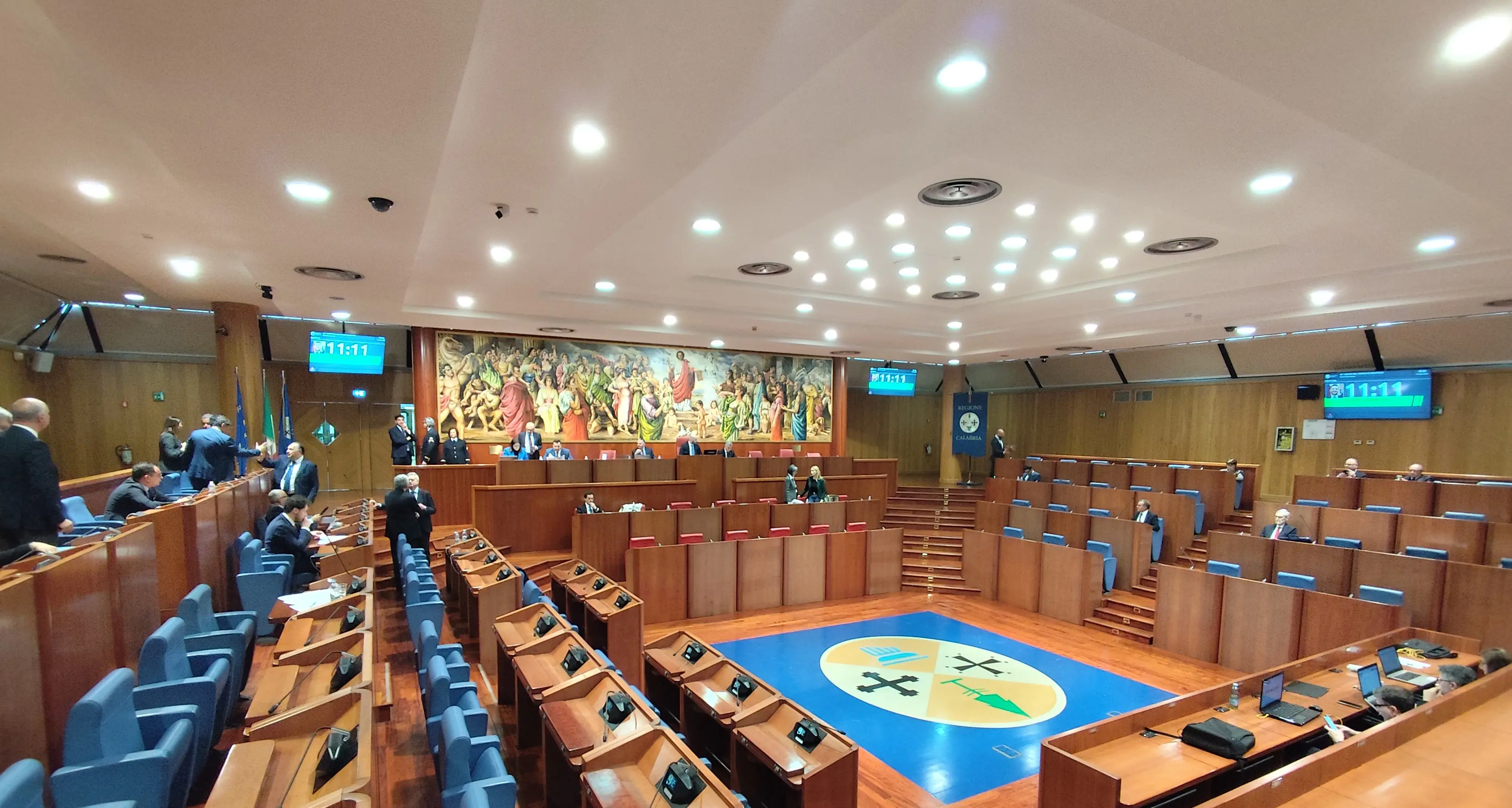 Statuto blindato, giunta più larga e sottosegretari: la mossa del centrodestra che cambia tutto senza referendum\n