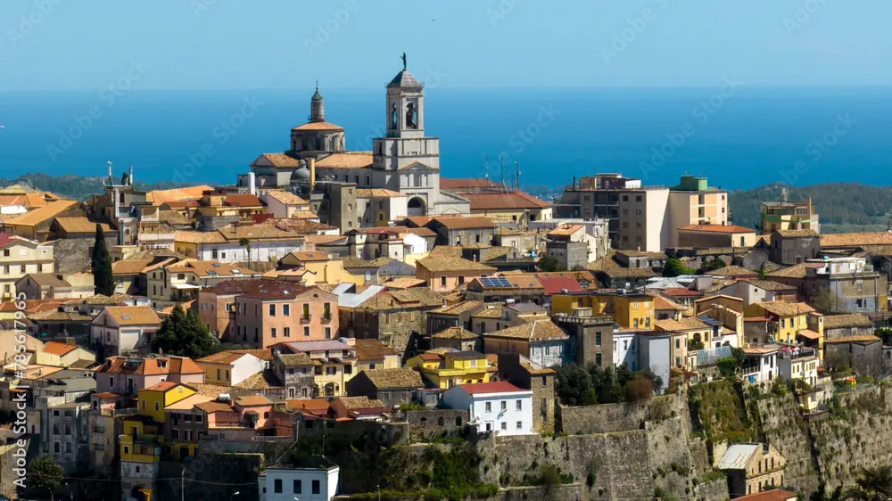 Emigrazione e invecchiamento: a Catanzaro un confronto pubblico sul futuro della Calabria\n