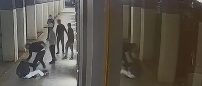 Rapinato e accoltellato per 50 euro: 22enne resta invalido. Arrestati i cinque giovani aggressori di cui tre minorenni\n