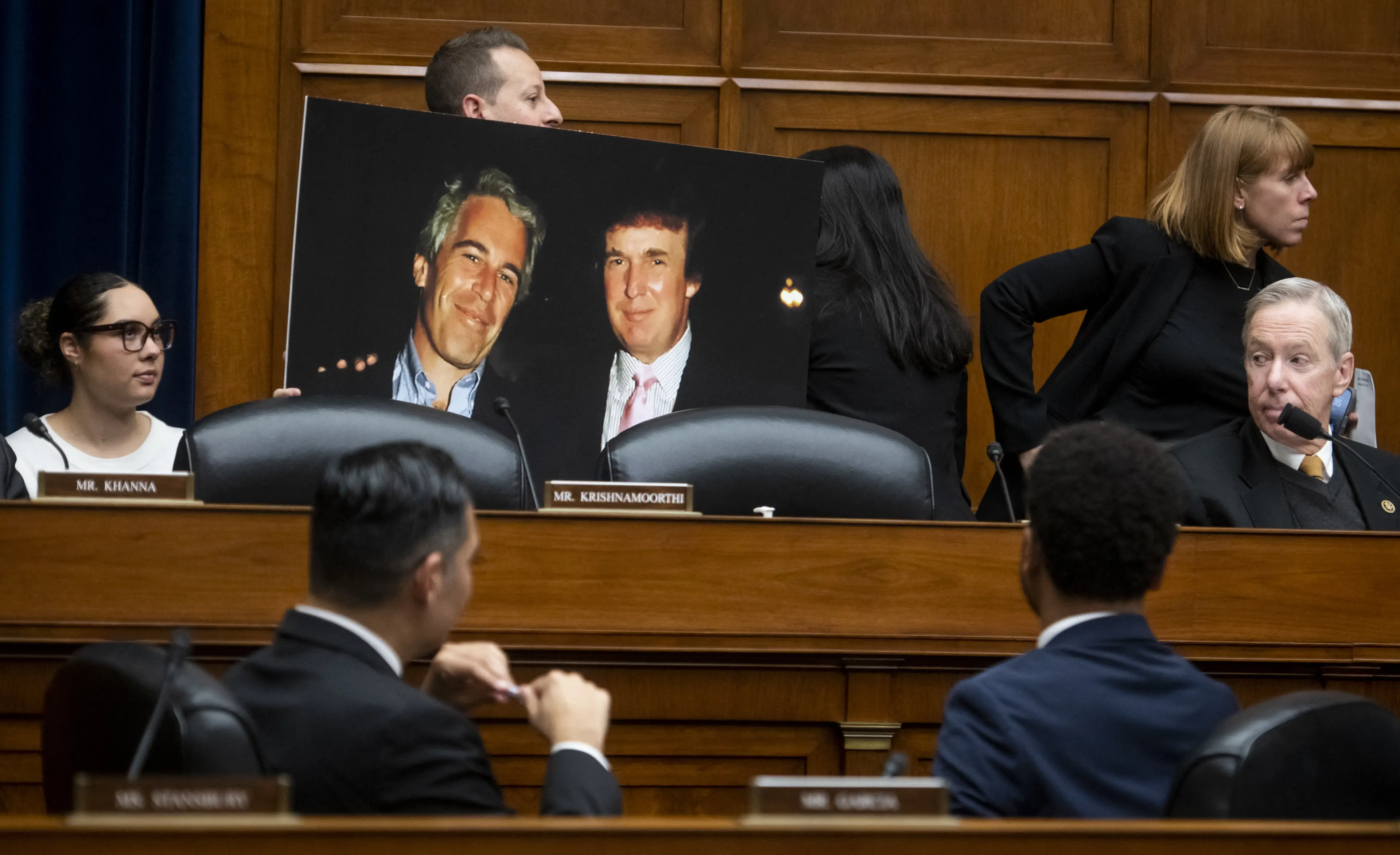 Epstein Files, la desecretazione che scuote l’America: dem soddisfatti, molti Maga applaudono e il trumpismo si spacca