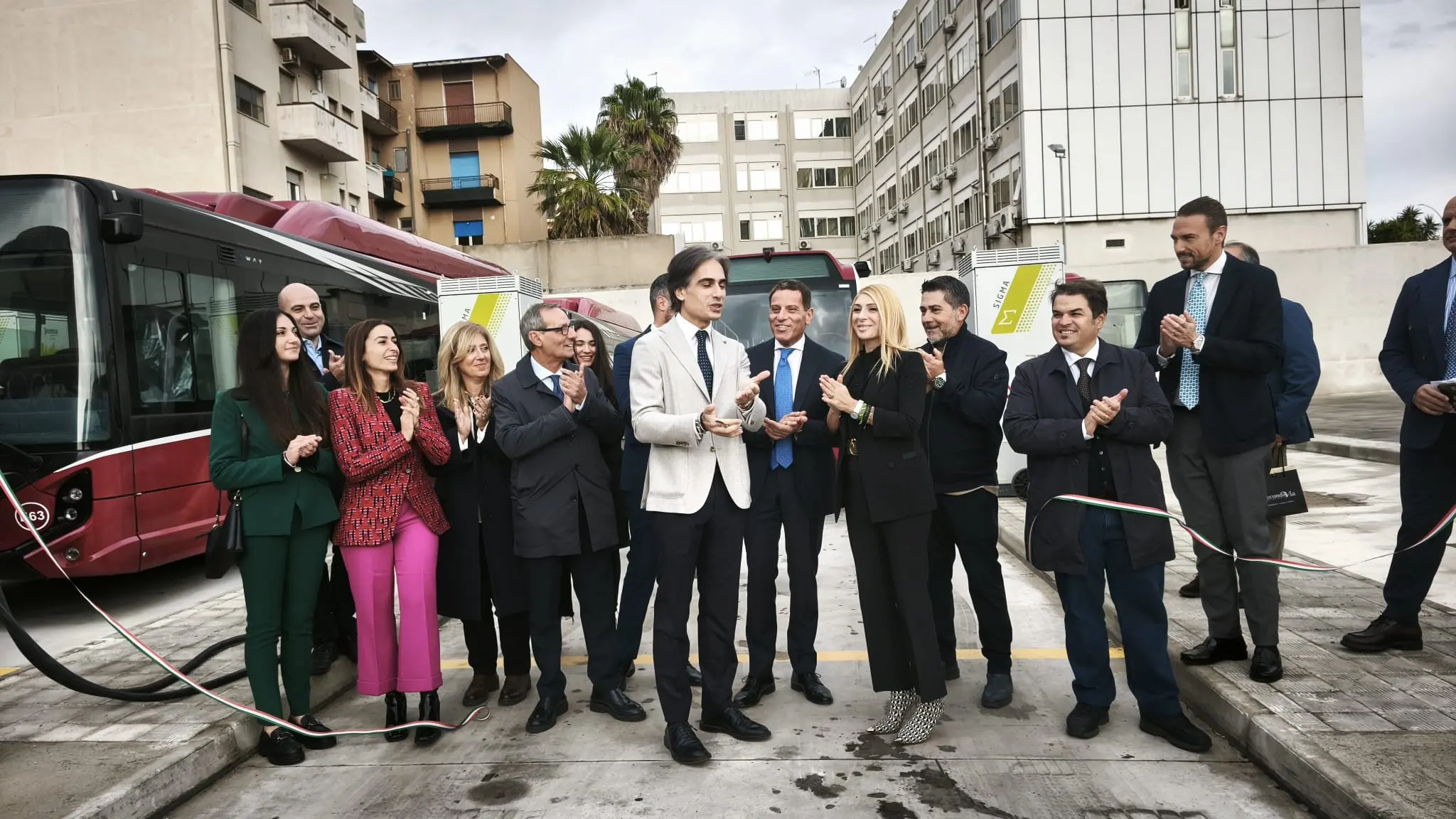 Reggio Calabria inaugura l’infrastruttura elettrica del Tpl. Falcomatà: «Atam è un modello da esportare, ora la Regione faccia la sua parte»\n