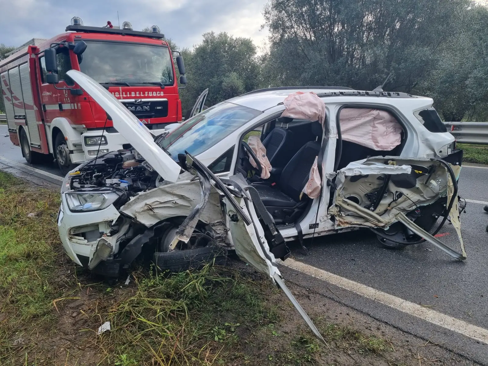 Incidente sulla Statale 18: violento impatto tra un’auto e un camion nel tratto Paravati-Rosarno