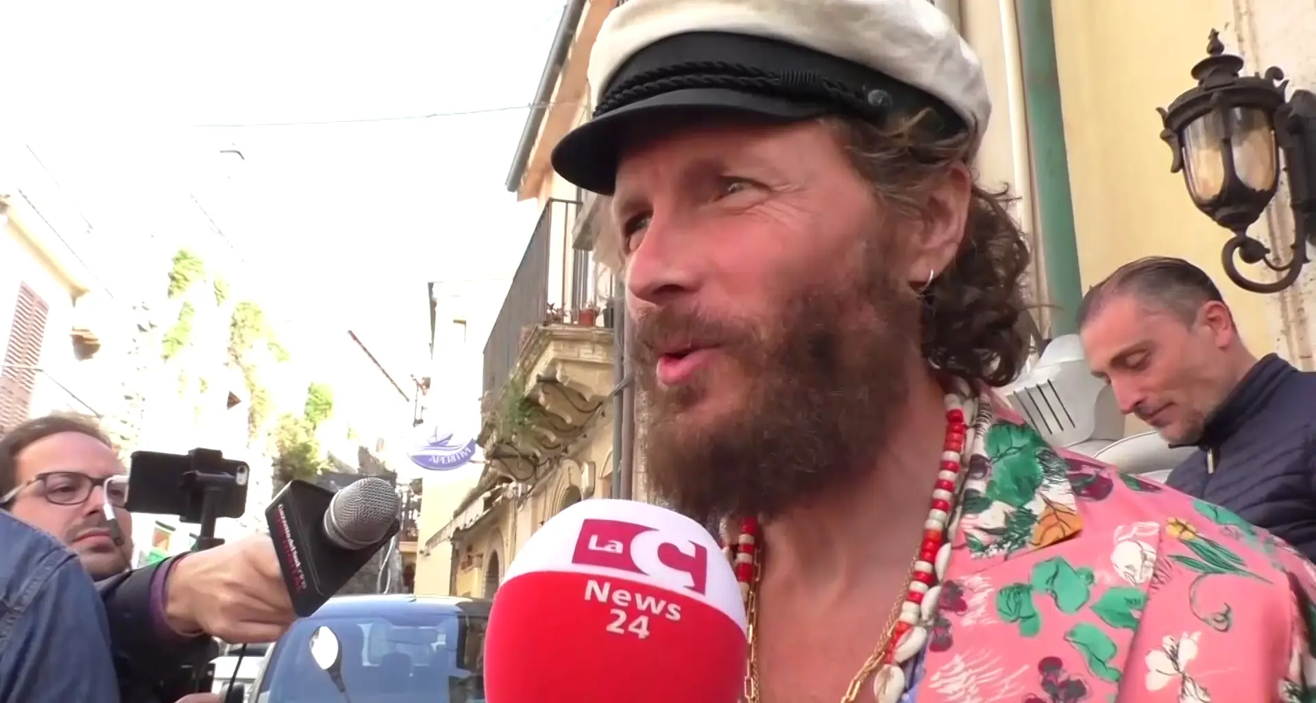 Catanzaro prepara già l’accoglienza a Jovanotti: fino a 50mila posti nella Calabria Music Arena\n