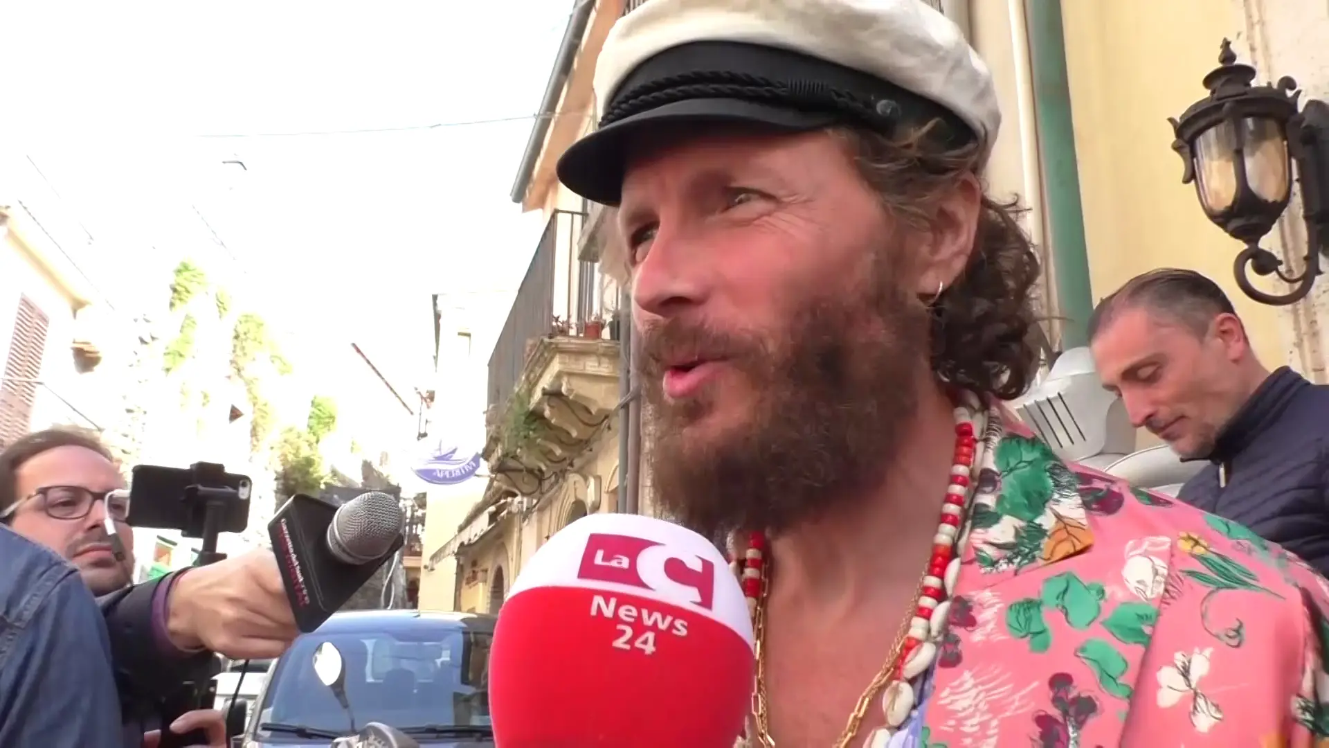 Catanzaro prepara già l’accoglienza a Jovanotti: fino a 50mila posti nella Calabria Music Arena\n