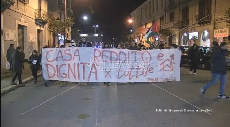 Prendocasa attacca Furgiuele: «Basta bugie sulle famiglie di via Savoia. Straface apra un tavolo regionale sulla casa»