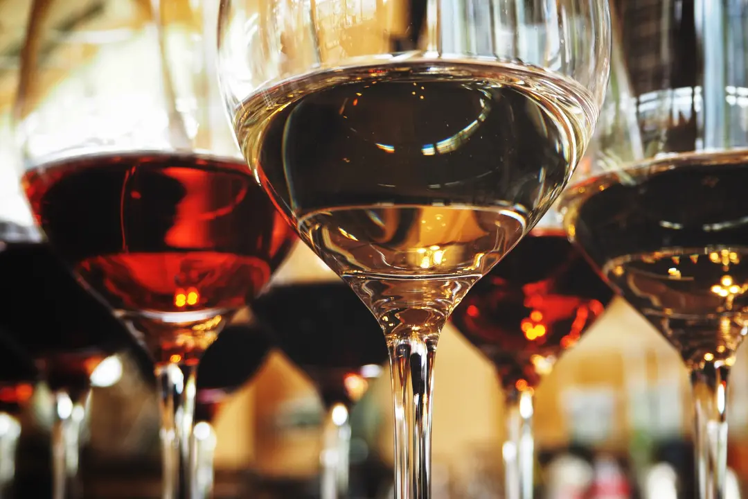 Vini, per sette etichette calabresi il riconoscimento “Tre cavatappi”: ecco quali sono\n