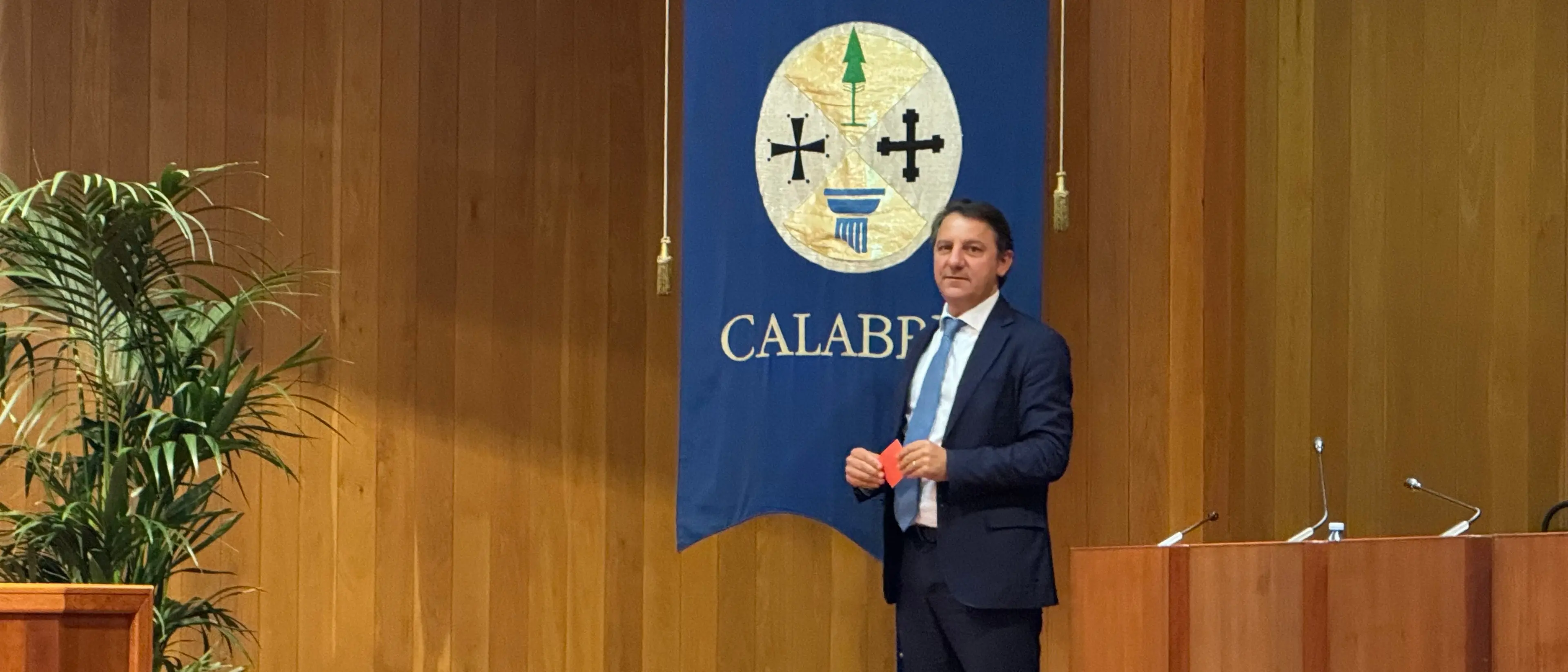 Tridico (M5S): «La Calabria affonda e Occhiuto pensa a nuove poltrone per il suo cerchio magico: li fermeremo»\n