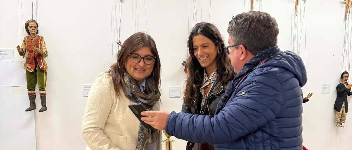 Mostra “Buratto, Fili, Bastoni” al Castello di Reggio, Caracciolo: «Un’esposizione emozionante che arricchisce l’offerta culturale della città»\n