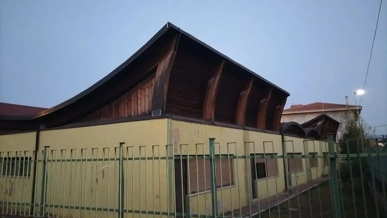 Mileto, dal legno della scuola dismessa di Paravati nascono le casette per il mercatino di Natale\n