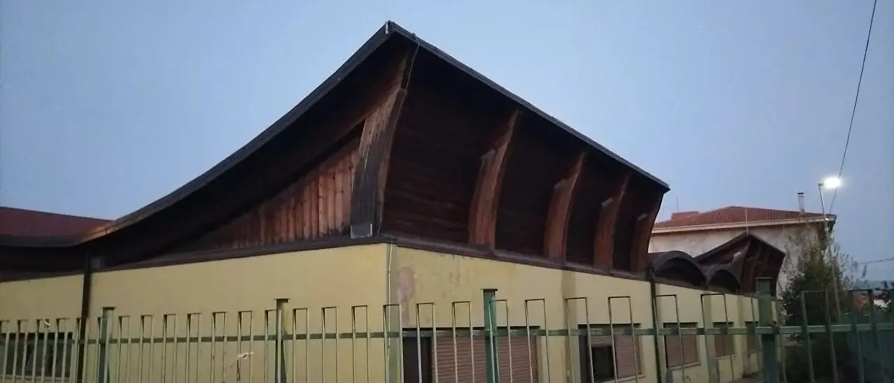 Mileto, dal legno della scuola dismessa di Paravati nascono le casette per il mercatino di Natale\n