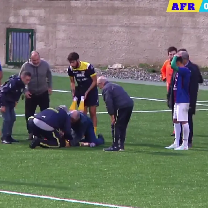 Giovane calciatore del Melito\u00A0ha un malore in campo: medico e allenatore gli salvano la vita\n