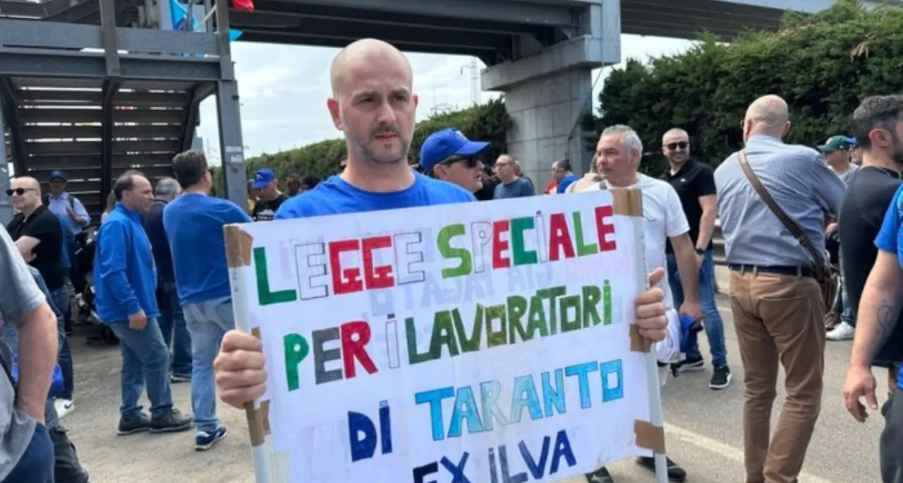 Ex Ilva, a Taranto scatta la mobilitazione: fabbrica occupata e blocchi stradali
