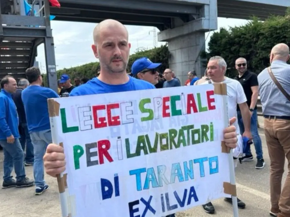 Ex Ilva, a Taranto scatta la mobilitazione: fabbrica occupata e blocchi stradali
