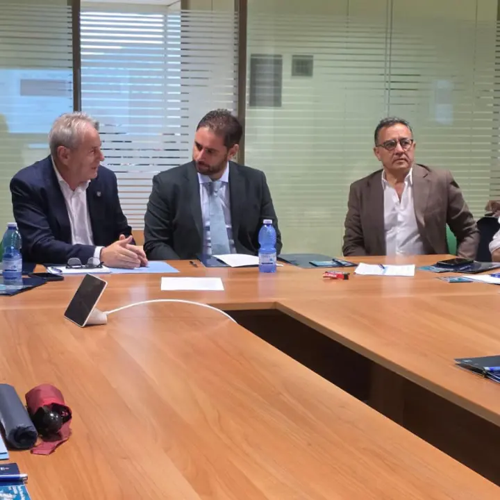 Dove i due mari si sfiorano,\u00A0presentato il progetto per la nuova rete sentieristica in Calabria: stanziati 4 milioni\n