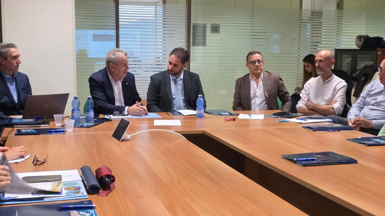 Dove i due mari si sfiorano,\u00A0presentato il progetto per la nuova rete sentieristica in Calabria: stanziati 4 milioni\n