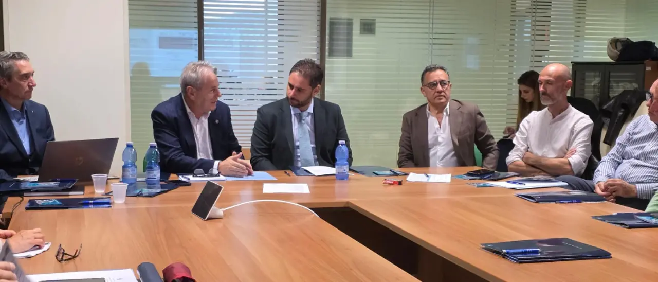 Dove i due mari si sfiorano,\u00A0presentato il progetto per la nuova rete sentieristica in Calabria: stanziati 4 milioni\n