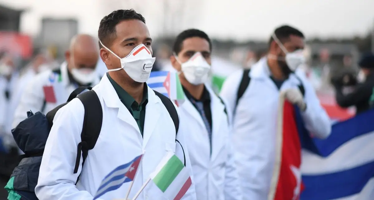 Sanità, Occhiuto punta su 1000 medici cubani in Calabria e 1300 assunzioni nel 2026: «In un anno liste d’attesa azzerate»\n