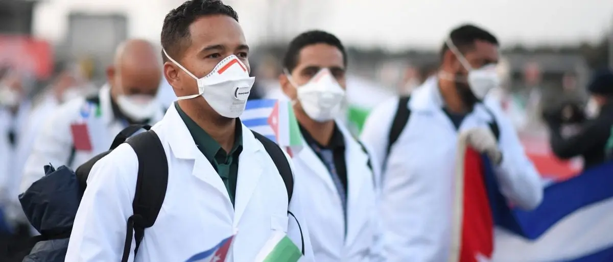 Sanità, Occhiuto punta su 1000 medici cubani in Calabria e 1300 assunzioni nel 2026: «In un anno liste d’attesa azzerate»\n