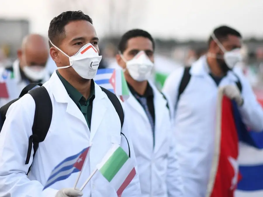 Sanità, Occhiuto punta su 1000 medici cubani in Calabria e 1300 assunzioni nel 2026: «In un anno liste d’attesa azzerate»